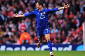 开云体育中国官方网站-“羽毛球：简阳文体中心赛场快节奏对决，选手大展身手”